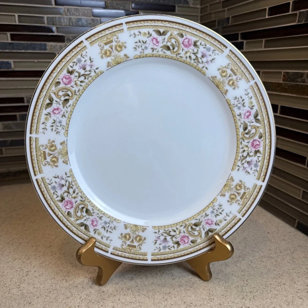 VTG Set of 2 Wallace Heritage Daphne Fine Porcelain China Plates Roses Gold Rim